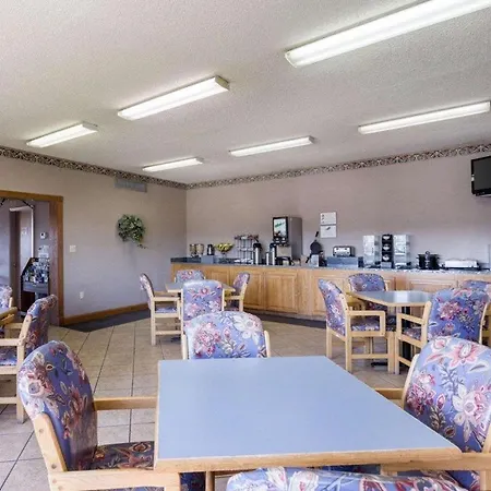 Econo Lodge Grenada-3
