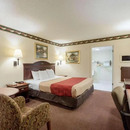 Econo Lodge Grenada-2