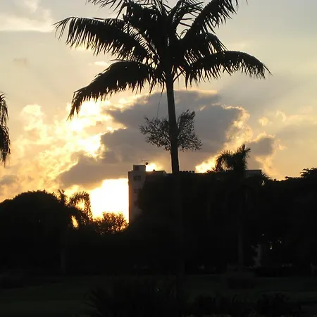 Hollywood Beach Golf Resort-2