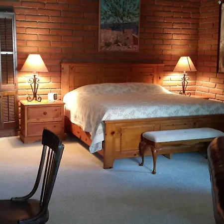Desert Trails Bed & Breakfast-2