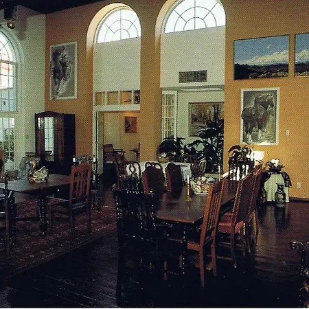 Lundeen Inn Of The Arts-2
