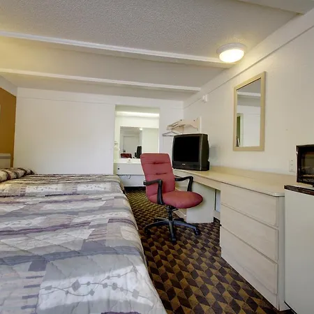 Rodeway Inn & Suites Fenton-3