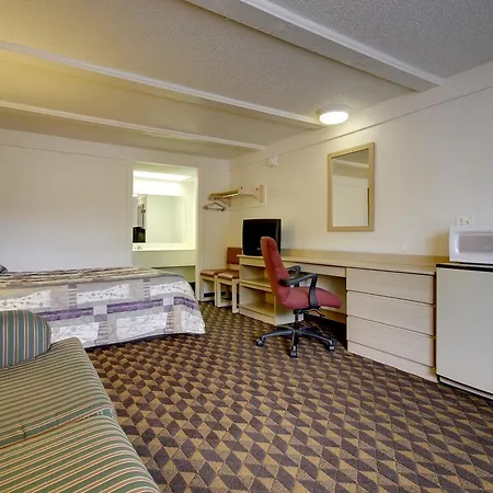 Rodeway Inn & Suites Fenton-2