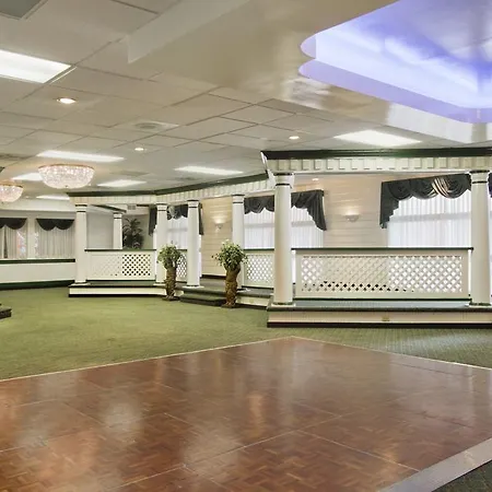 Ramada By Wyndham Roanoke-2