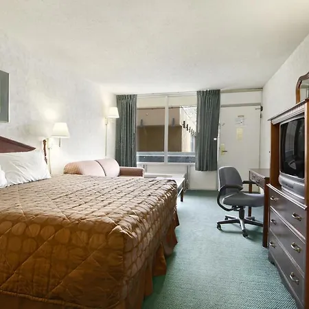 Ramada By Wyndham Roanoke-3