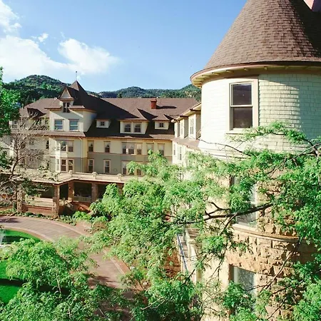 Cliff House At Pikes Peak-2