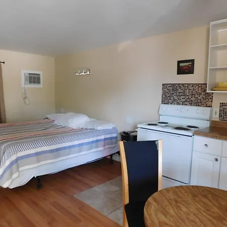 Emerald Isle Inn - Hampton-3