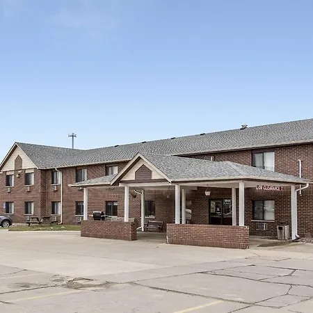 Econo Lodge Inn & Suites Dubuque-3