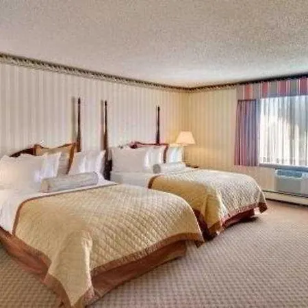 Wyndham Milwaukee Airport Hotel & Convention Center-2