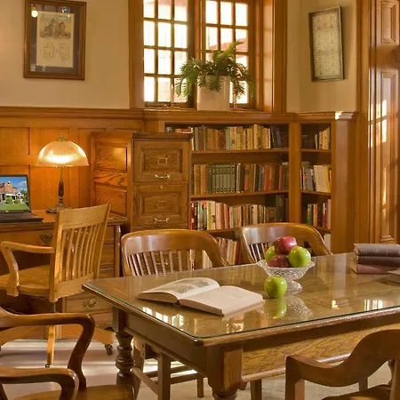 The Carriage House Inn B&B-3