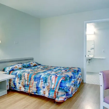 Motel 6 Manhattan Kansas-2