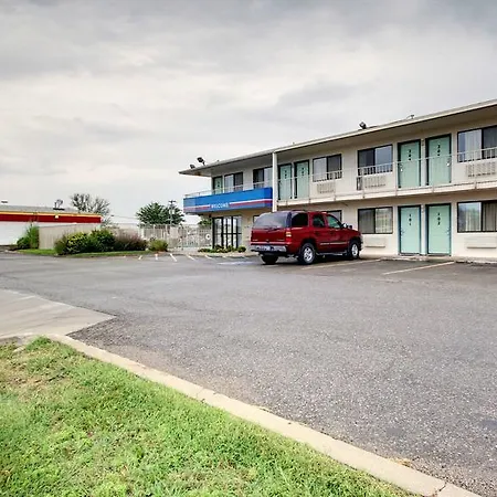 Motel 6 Manhattan Kansas-3