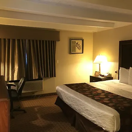 Days Inn By Wyndham Bloomington West-2