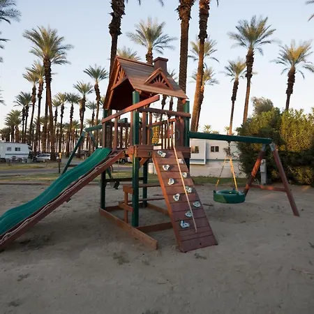 Palm Springs Camping Resort Cottage 2-2