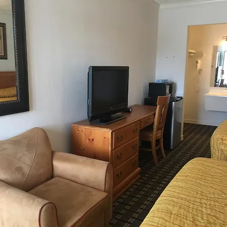 Houston Inn And Suites-3