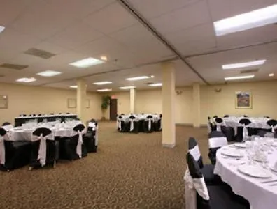 Plaza Hotel And Suites-3