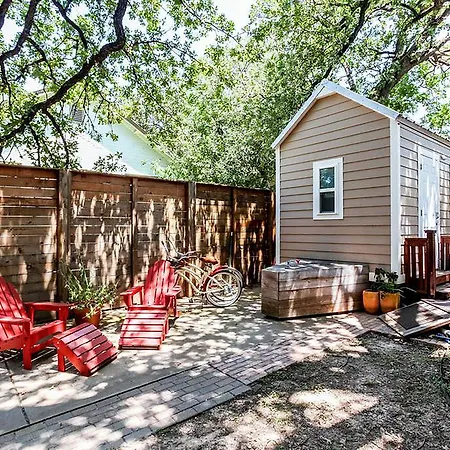 Tiny House Downtown In Walkable Location-2