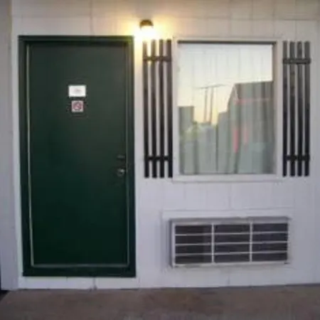 Budget Deluxe Motel-2
