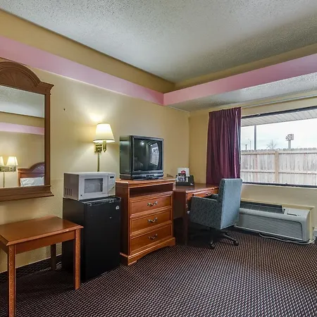 Travelers Inn Midwest City-2