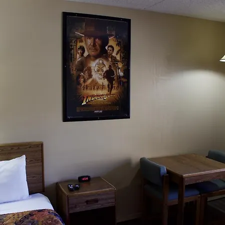 Ozark Swiss Inn-3