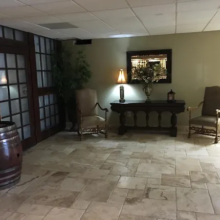 Pirates Cove Resort Studios!-3