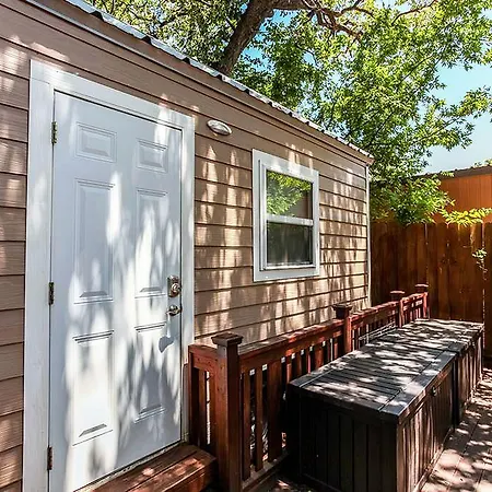 Tiny House Downtown In Walkable Location-3