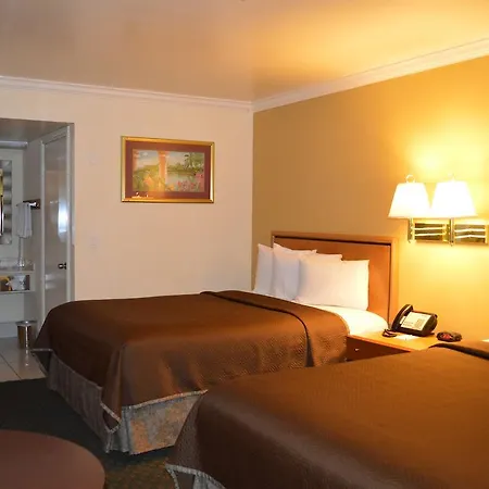 Travelodge By Wyndham San Diego Downtown Convention Center-3