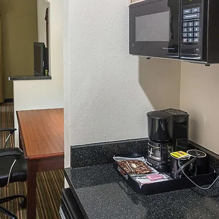 Quality Inn & Suites West Chase-3