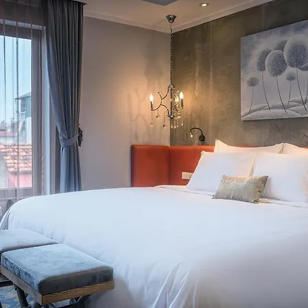 Bespoke Trendy Hotel Hanoi-2