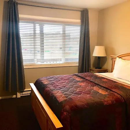 Lakeshore Inn & Suites-2