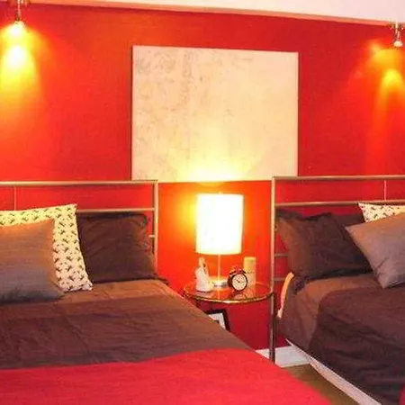 Celebrities Hotel-3