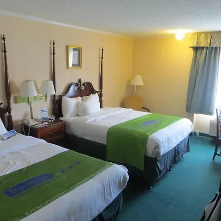 Super 8 By Wyndham Des Moines-2