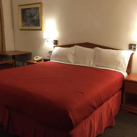 Econo Lodge-3