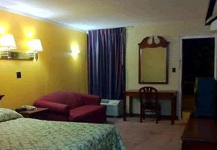 Budget Inn Charlotte-3