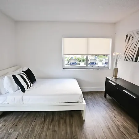 Coconut Grove Apartments By Nuovo-3