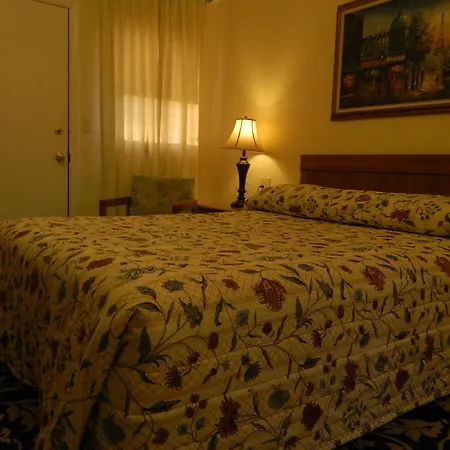Twin Oaks Motel-3