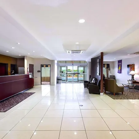 Comfort Suites University-3