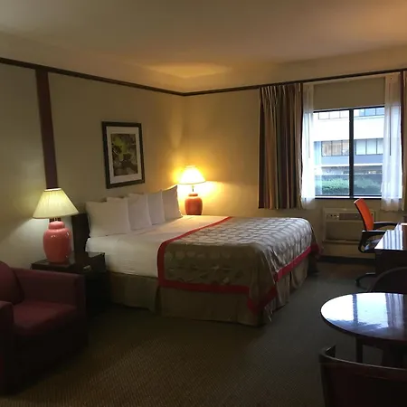 Ramada By Wyndham Portland Airport-3