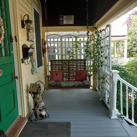 Armistead Cottage Bed & Breakfast-3