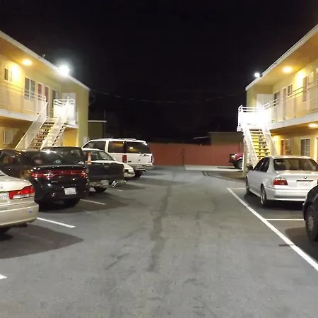 Top Hat Motel-2