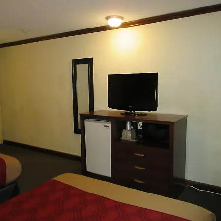 Econo Lodge Colonial-2