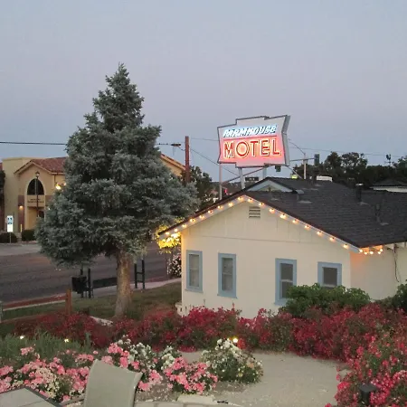 Farmhouse Motel-3