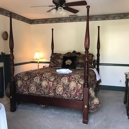 Parsonage Inn Bed And Breakfast-3