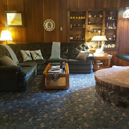 Whisperin' Pines Chalet-3