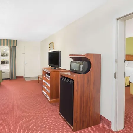 Baymont By Wyndham Orangeburg North-3