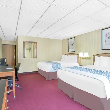 Days Inn By Wyndham Emporia-3