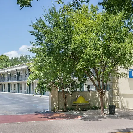Days Inn By Wyndham Charleston Historic District-2
