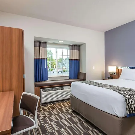 Microtel Inn & Suites By Wyndham Altoona-3
