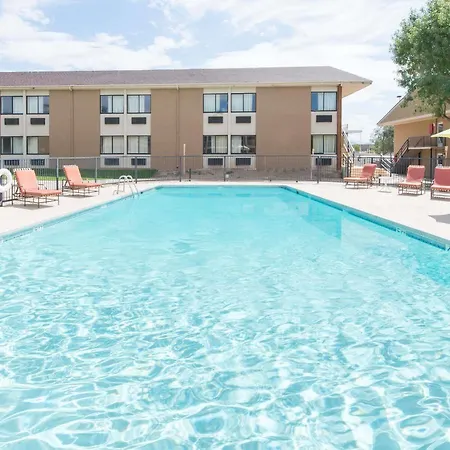 Ramada By Wyndham Albuquerque East-2