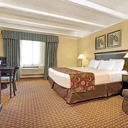 Days Inn By Wyndham Bloomington West-3